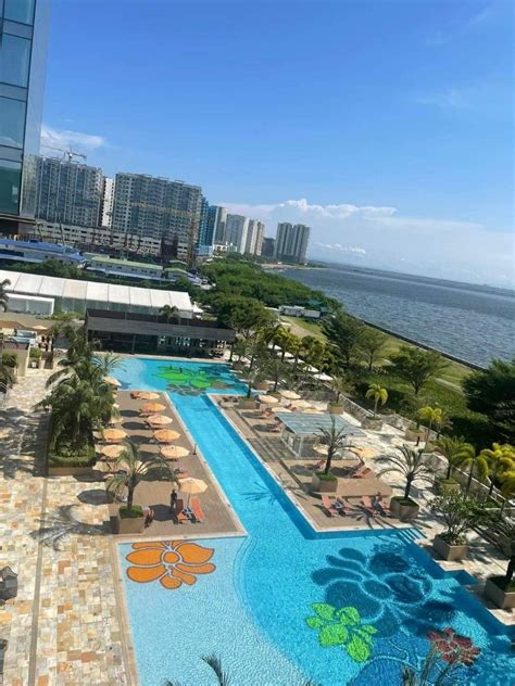 A grand staycation at Solaire .